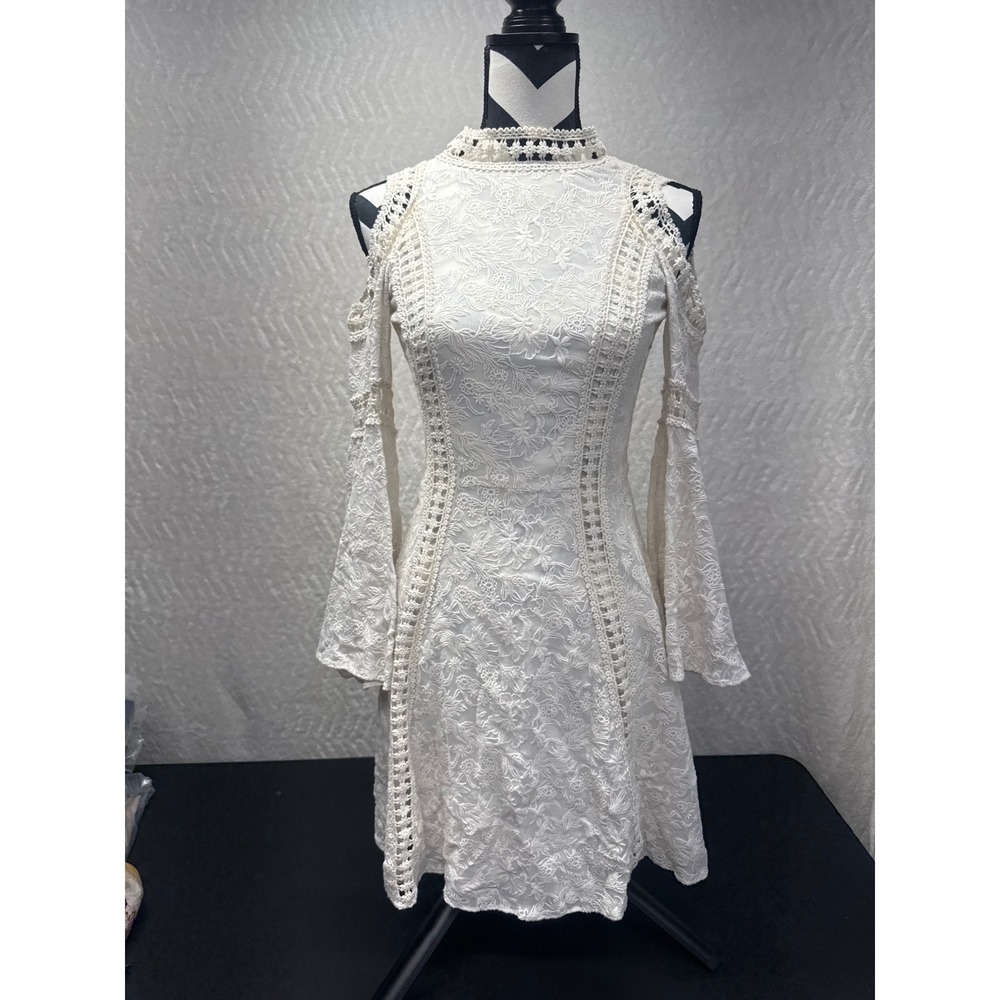Alice + Olivia White Lace Cold Shoulder Bell Sleeve Mini Dress Size 0